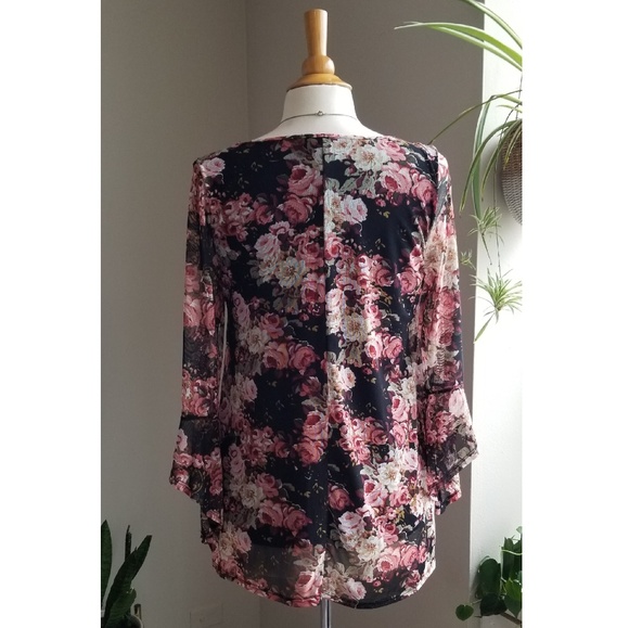 Wilde | Floral Bell Sleeve Top - Picture 6 of 7